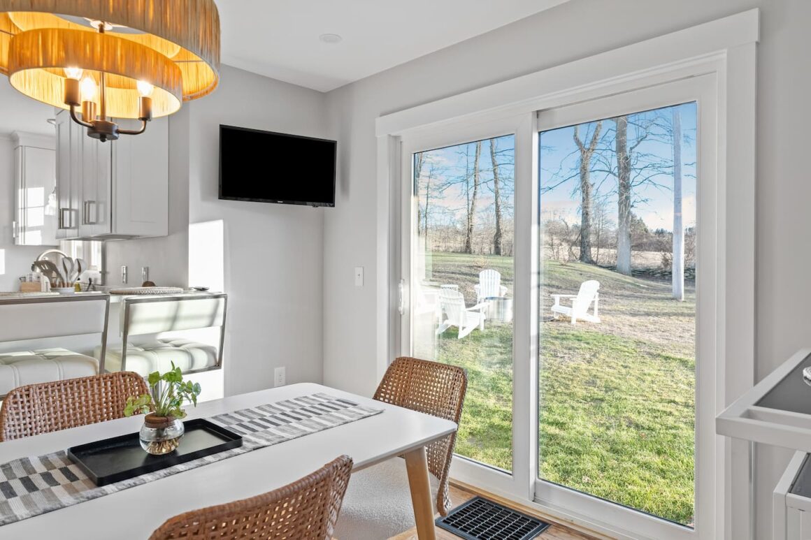 bungalow dining area 1