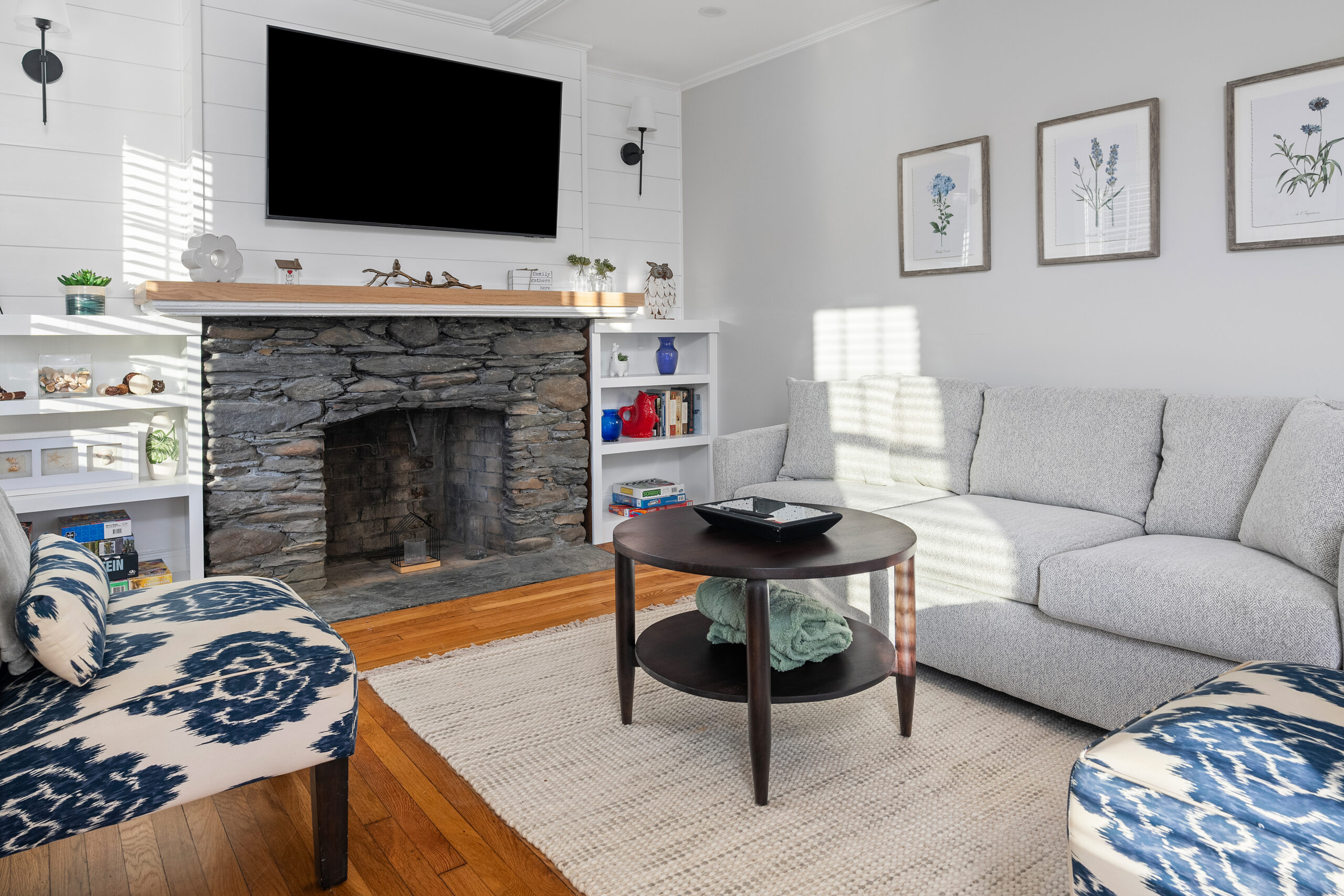 12 Main Cabin Living Room